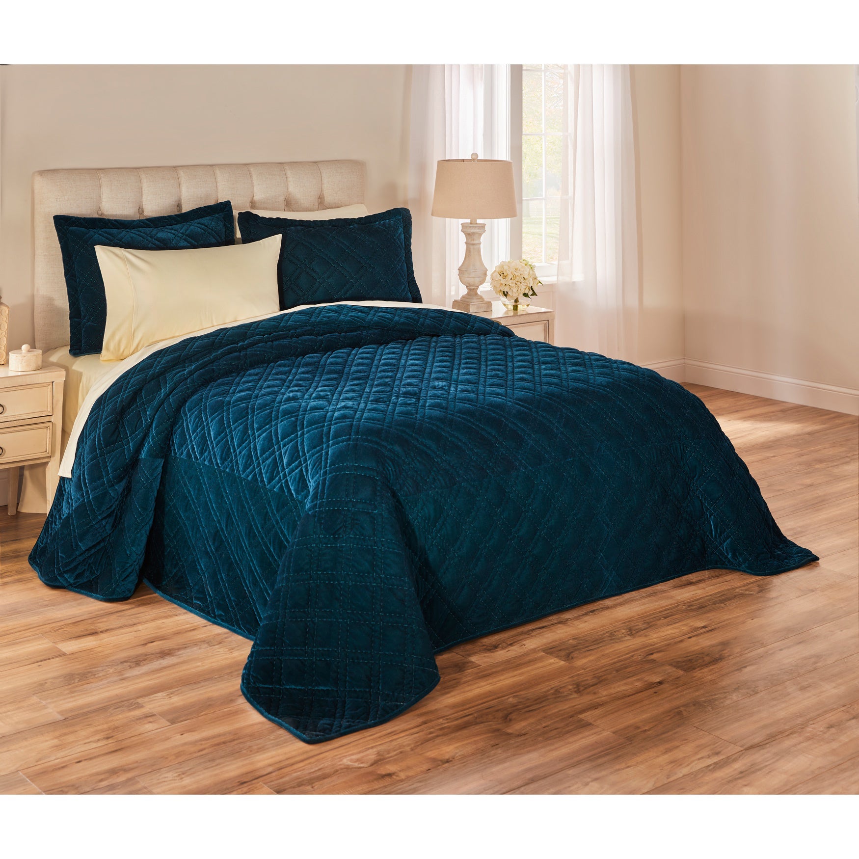 Velvet Diamond Quilted Bedspread image number 0