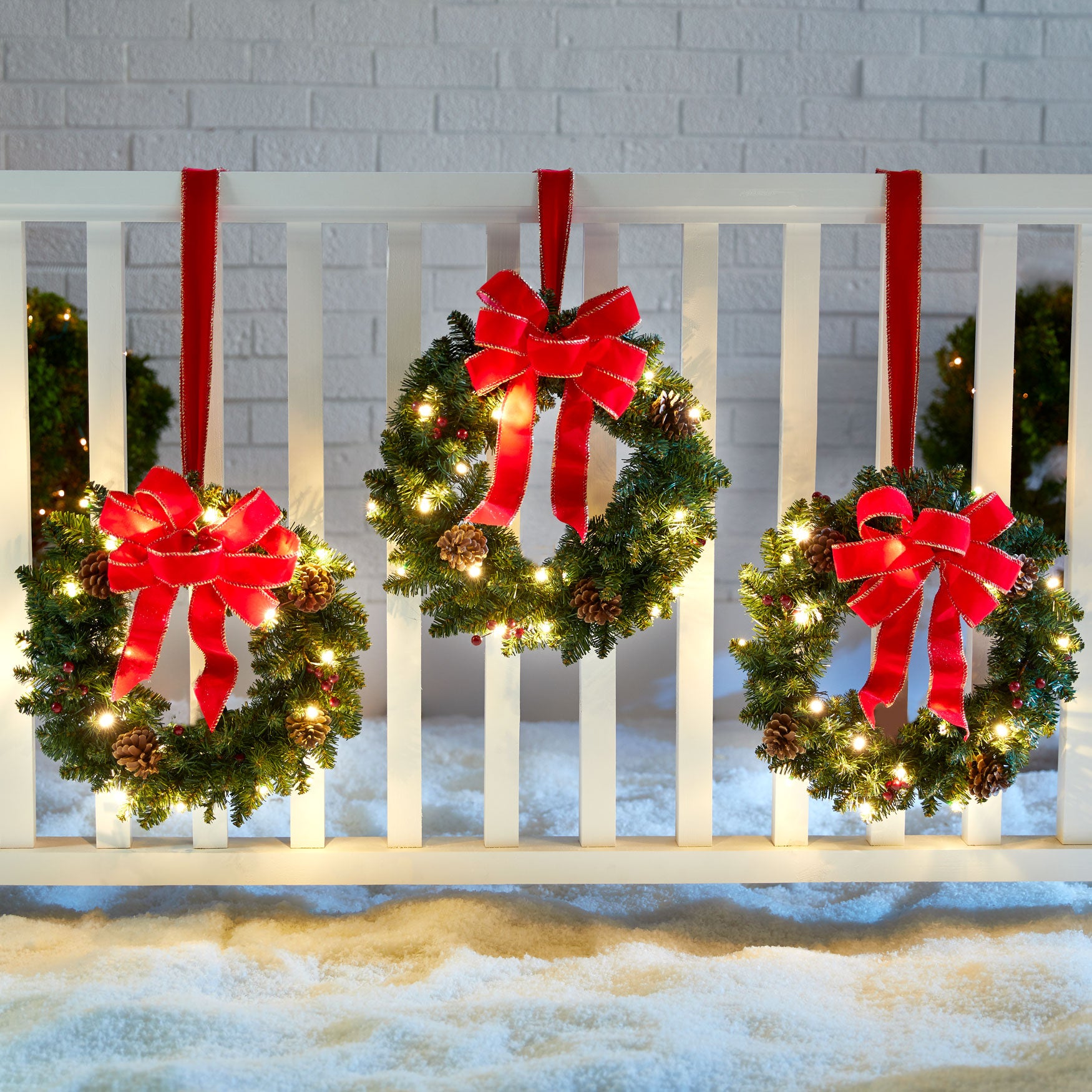 Set Of 3 Cordless Pre-Lit Mini Christmas Wreaths image number 0