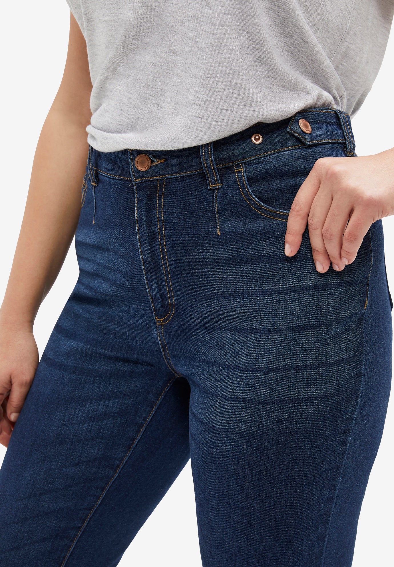Stretch Mid-rise Adjustable Waist Straight Jean image number 2