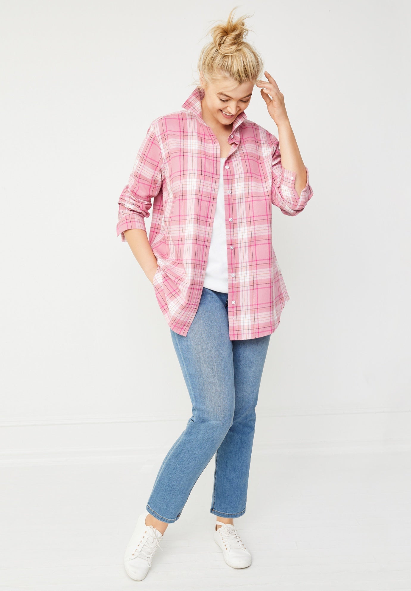 Mid-Rise Stretch Boyfriend Jeans image number 3