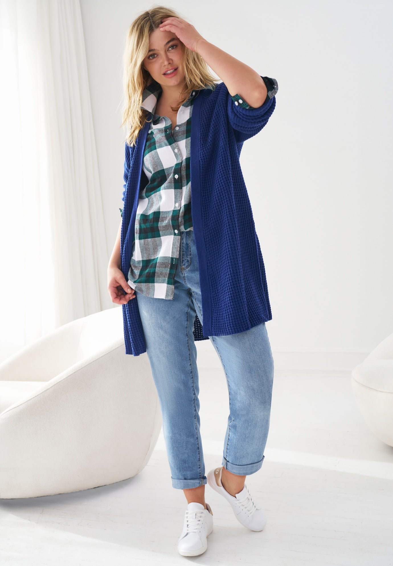 Mid-Rise Stretch Boyfriend Jeans image number 4