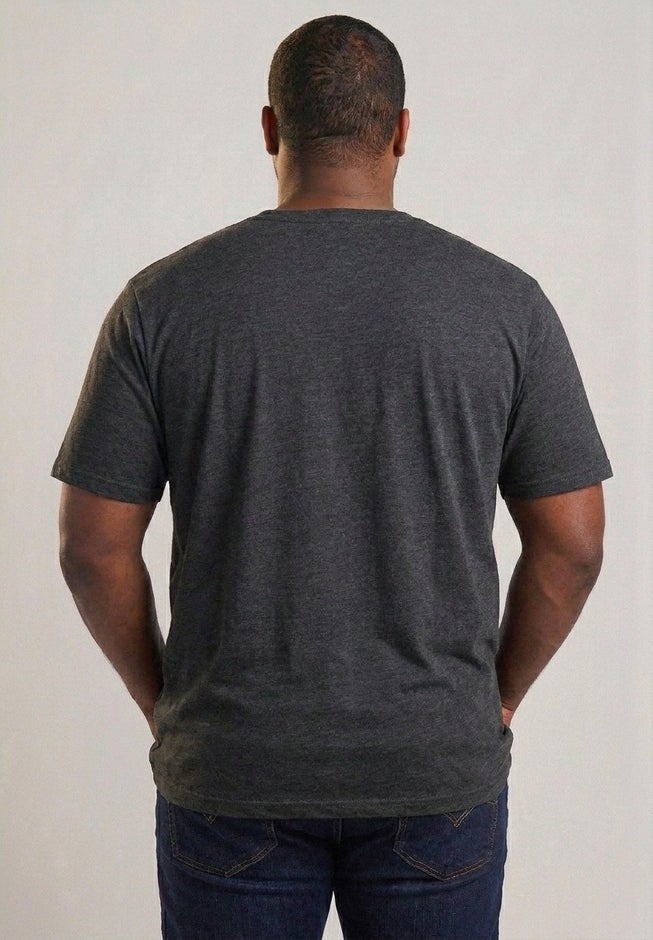 Shrink-Less Lightweight V-Neck Pocket T-Shirt image number 3